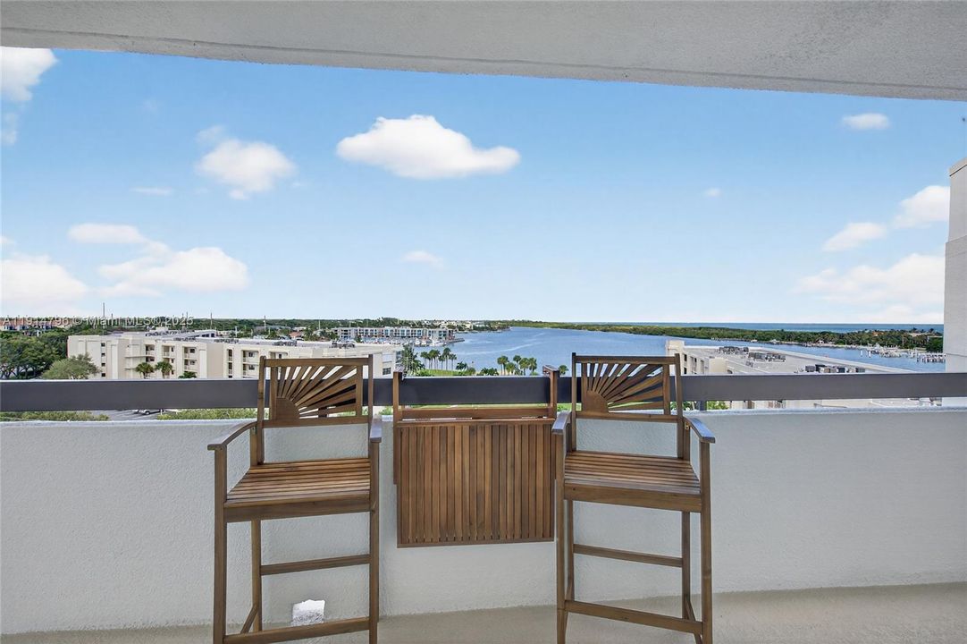 For Sale: $1,195,000 (2 beds, 2 baths, 1639 Square Feet)