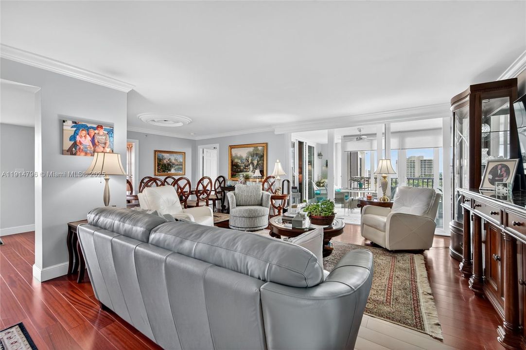 For Sale: $1,195,000 (2 beds, 2 baths, 1639 Square Feet)