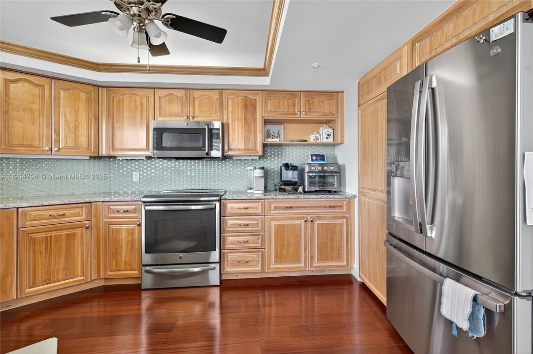 For Sale: $1,195,000 (2 beds, 2 baths, 1639 Square Feet)