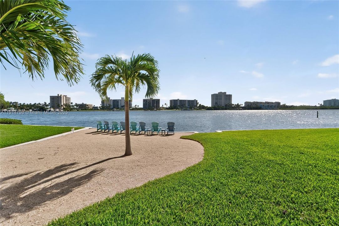 For Sale: $1,195,000 (2 beds, 2 baths, 1639 Square Feet)