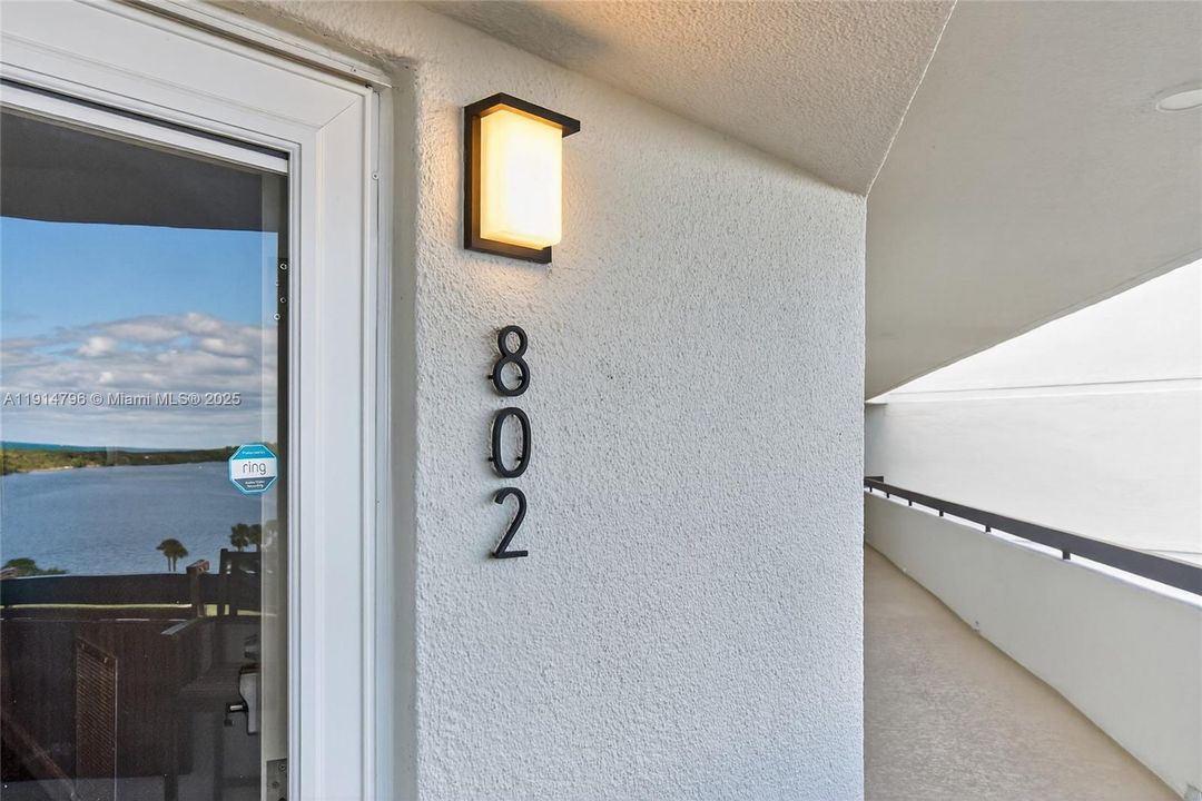 For Sale: $1,195,000 (2 beds, 2 baths, 1639 Square Feet)