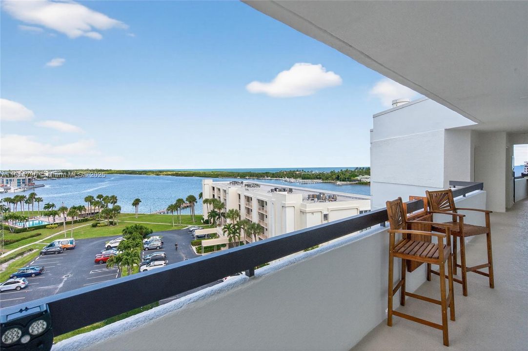 For Sale: $1,195,000 (2 beds, 2 baths, 1639 Square Feet)