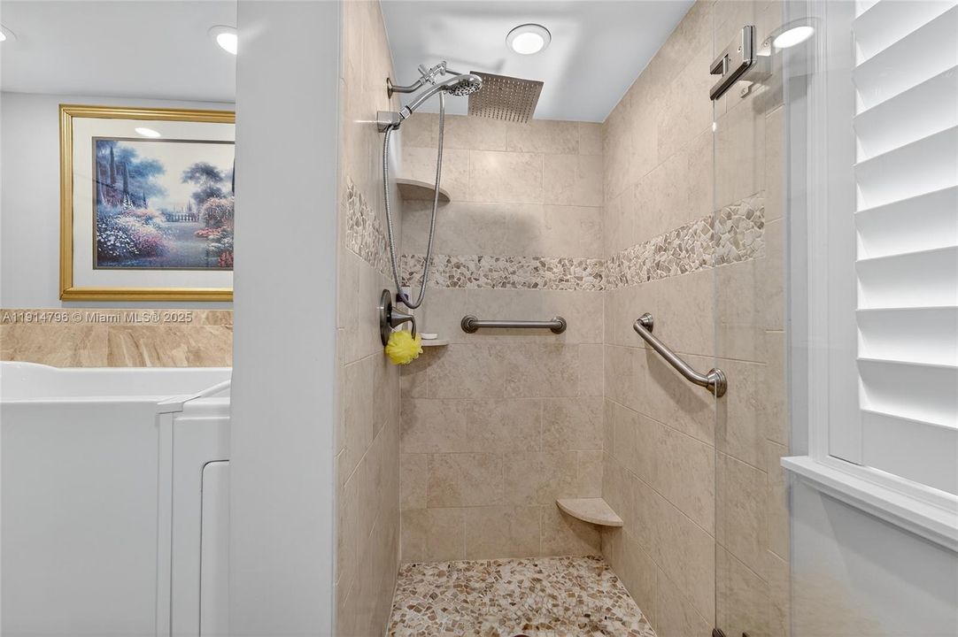 For Sale: $1,195,000 (2 beds, 2 baths, 1639 Square Feet)