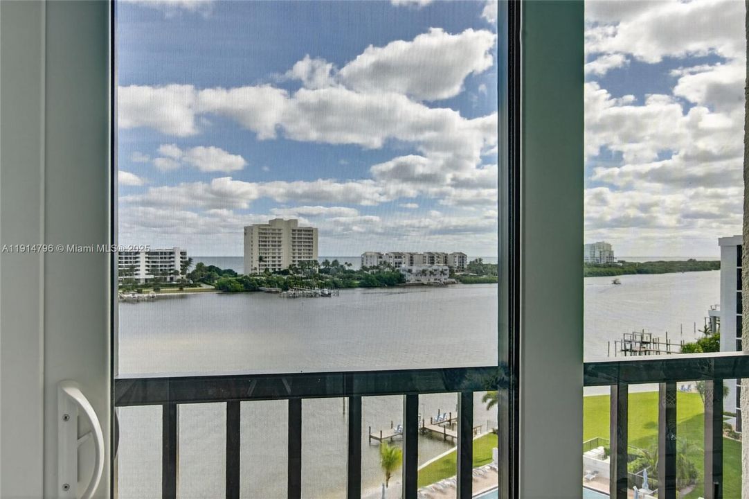 For Sale: $1,195,000 (2 beds, 2 baths, 1639 Square Feet)