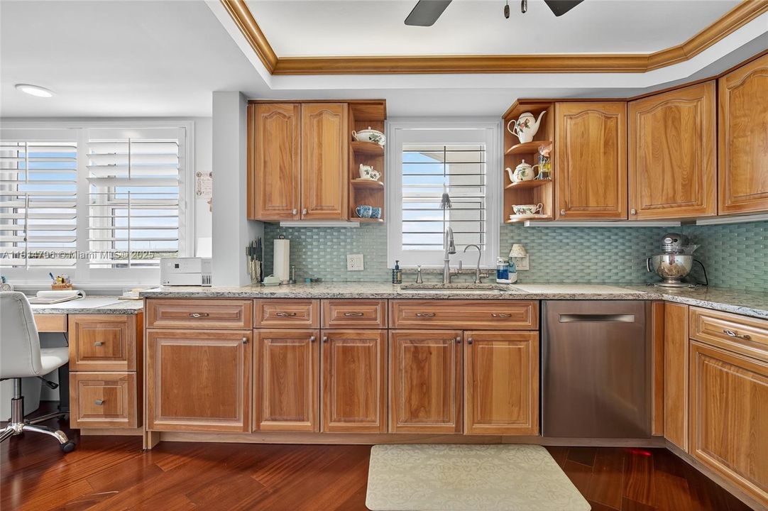 For Sale: $1,195,000 (2 beds, 2 baths, 1639 Square Feet)