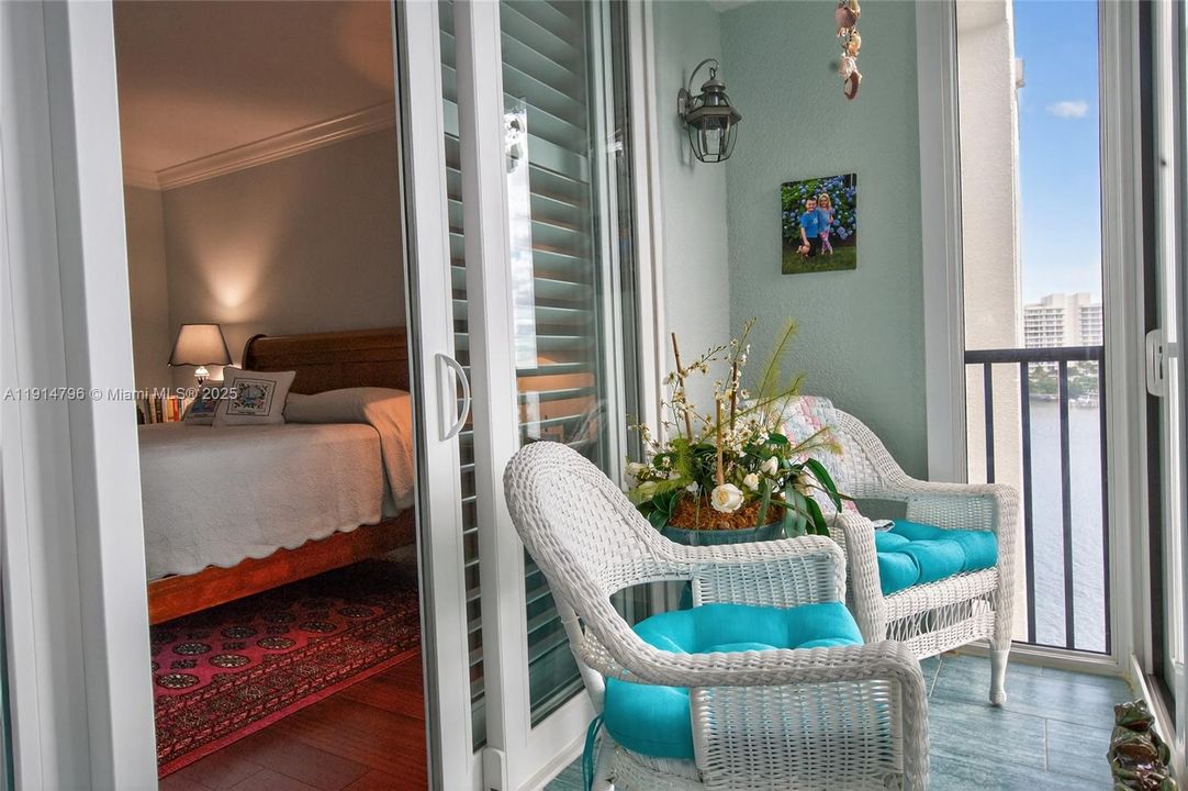 For Sale: $1,195,000 (2 beds, 2 baths, 1639 Square Feet)