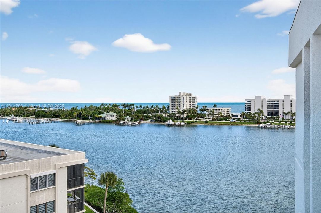 For Sale: $1,195,000 (2 beds, 2 baths, 1639 Square Feet)