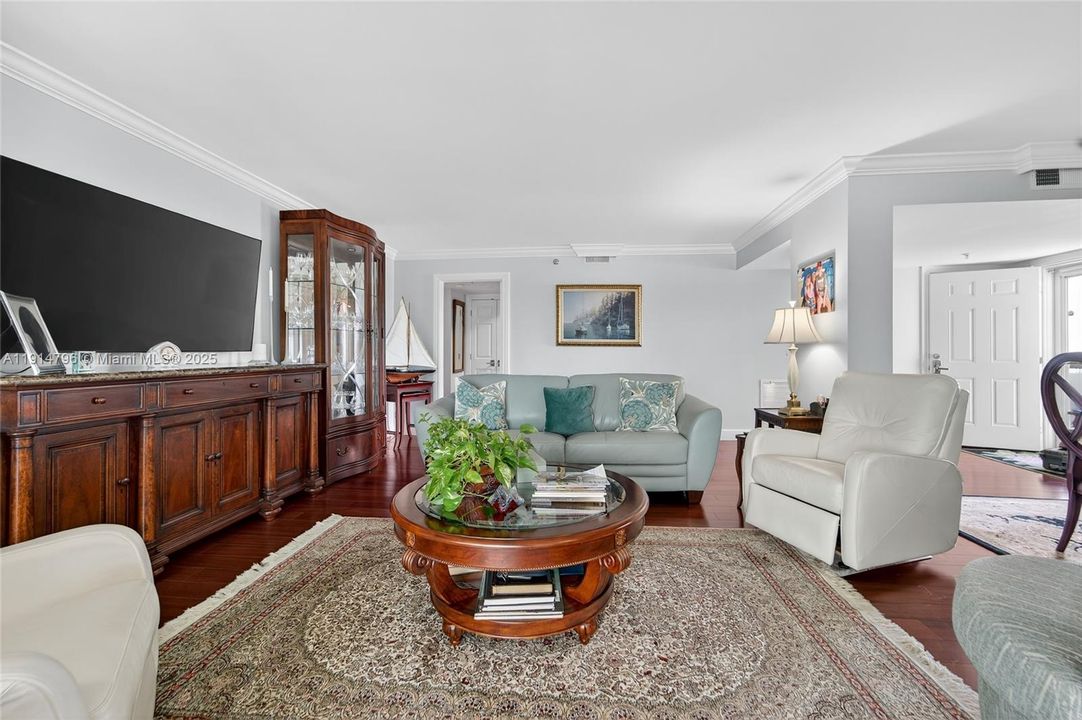 For Sale: $1,195,000 (2 beds, 2 baths, 1639 Square Feet)