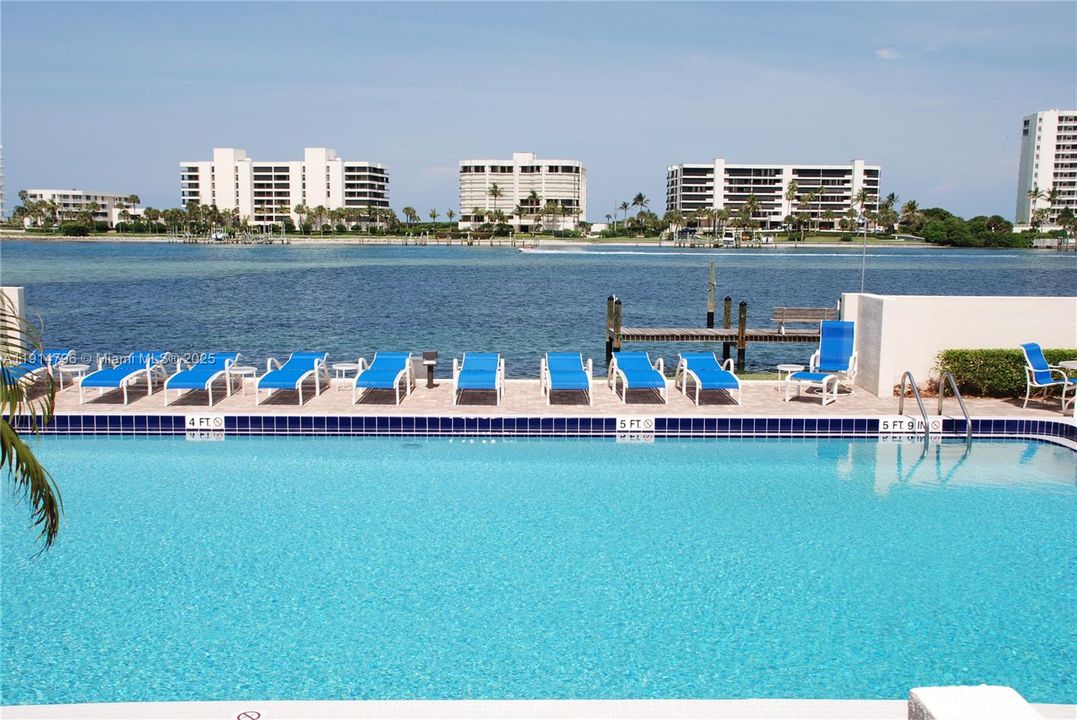 For Sale: $1,195,000 (2 beds, 2 baths, 1639 Square Feet)