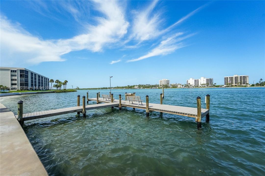 For Sale: $1,195,000 (2 beds, 2 baths, 1639 Square Feet)