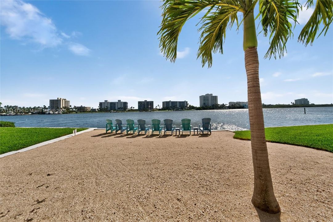 For Sale: $1,195,000 (2 beds, 2 baths, 1639 Square Feet)