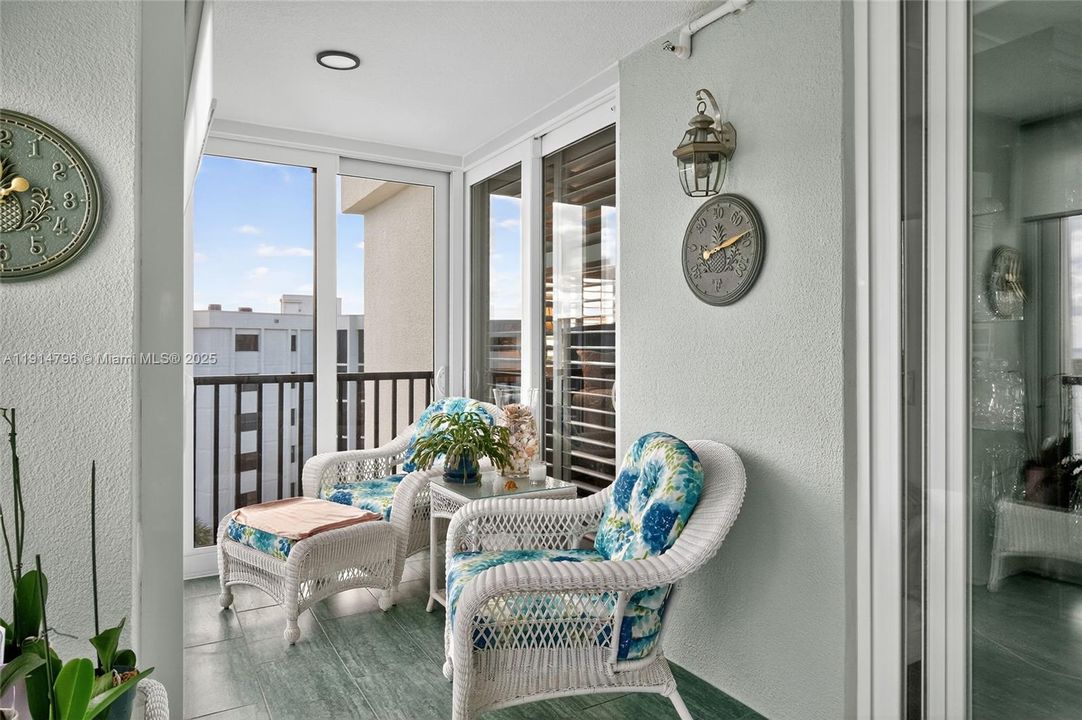 For Sale: $1,195,000 (2 beds, 2 baths, 1639 Square Feet)