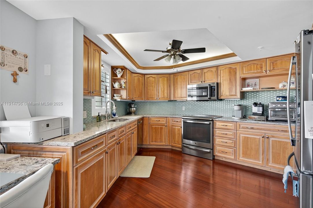 For Sale: $1,195,000 (2 beds, 2 baths, 1639 Square Feet)