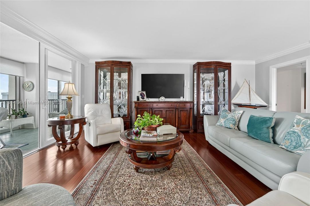 For Sale: $1,195,000 (2 beds, 2 baths, 1639 Square Feet)