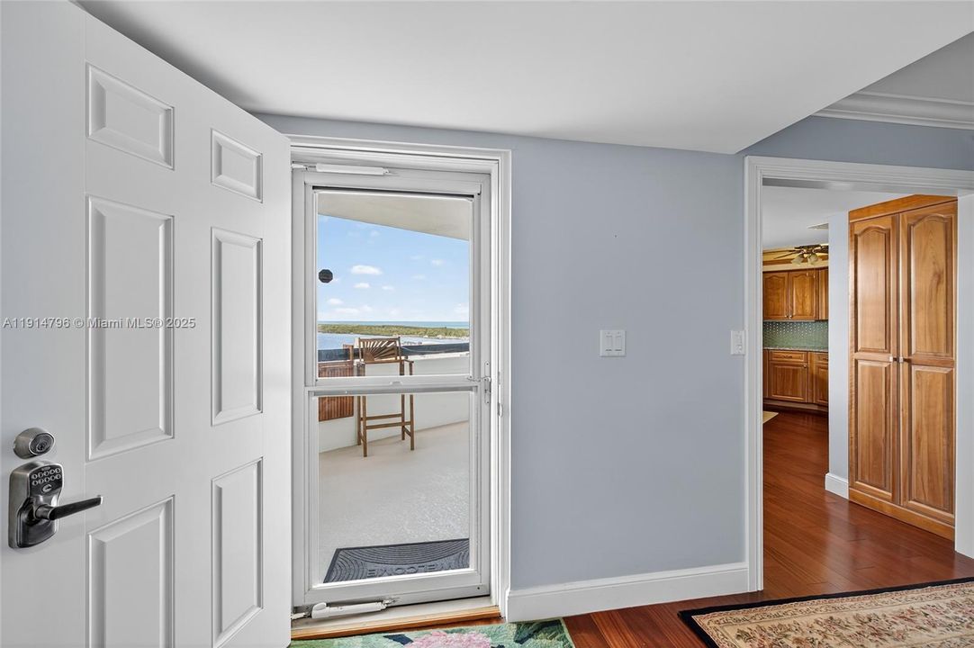 For Sale: $1,195,000 (2 beds, 2 baths, 1639 Square Feet)