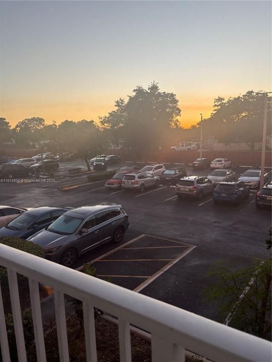 For Sale: $240,000 (1 beds, 1 baths, 852 Square Feet)