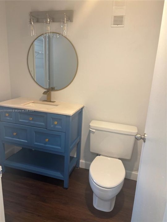 For Sale: $240,000 (1 beds, 1 baths, 852 Square Feet)