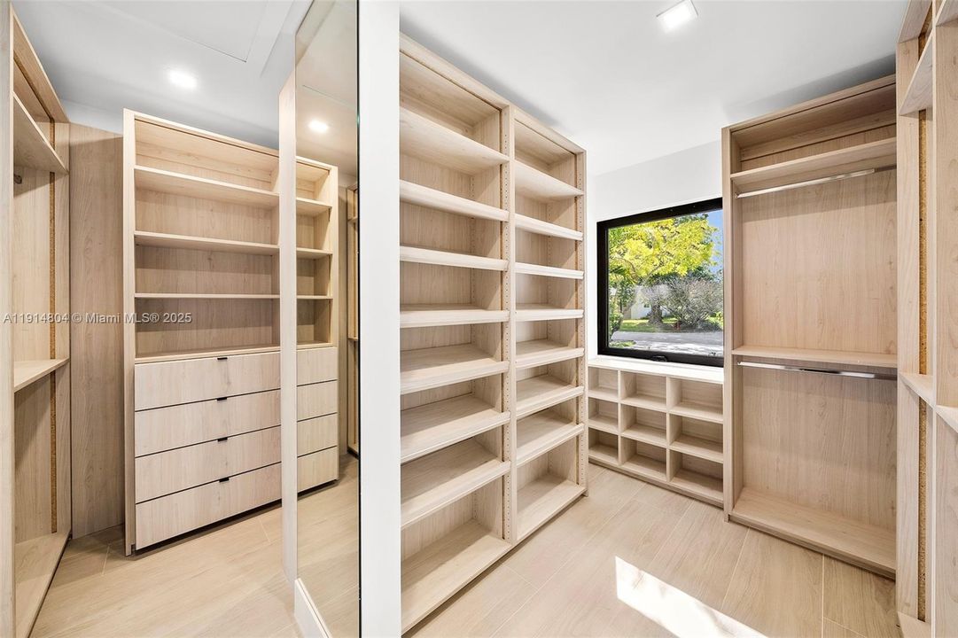 For Sale: $2,500,000 (4 beds, 3 baths, 2335 Square Feet)