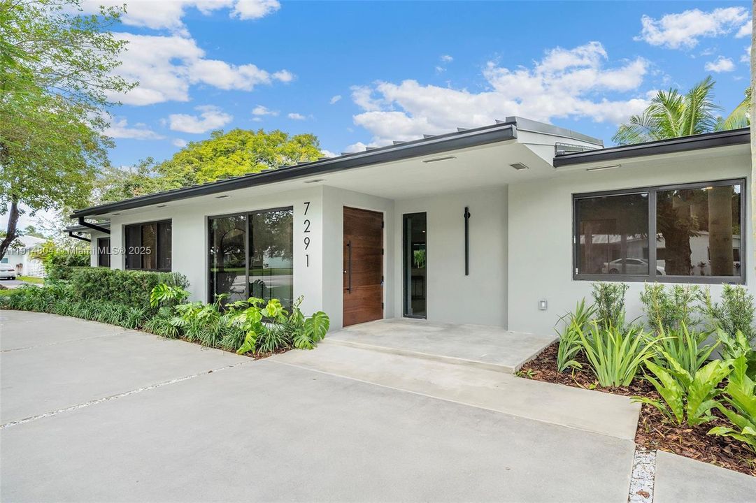 For Sale: $2,500,000 (4 beds, 3 baths, 2335 Square Feet)