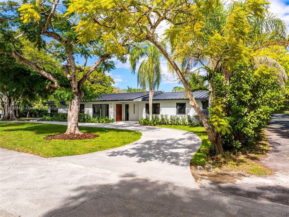 For Sale: $2,500,000 (4 beds, 3 baths, 2335 Square Feet)