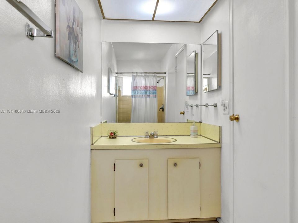 Activo con contrato: $390,000 (2 camas, 2 baños, 1082 Pies cuadrados)