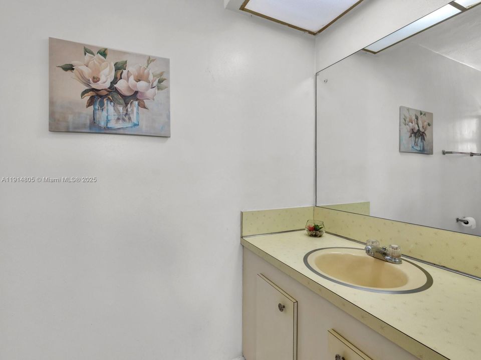 Activo con contrato: $390,000 (2 camas, 2 baños, 1082 Pies cuadrados)