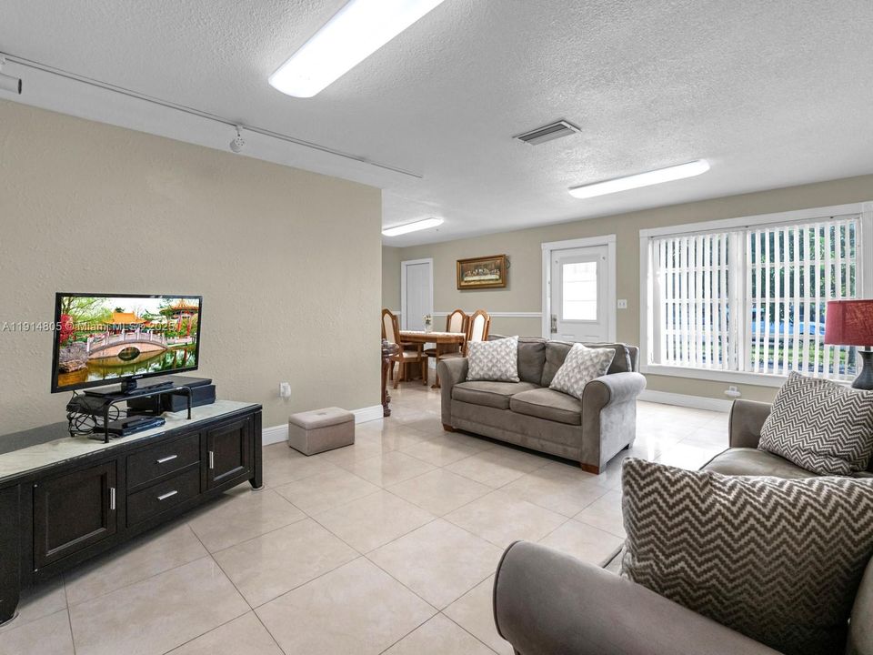 Activo con contrato: $390,000 (2 camas, 2 baños, 1082 Pies cuadrados)