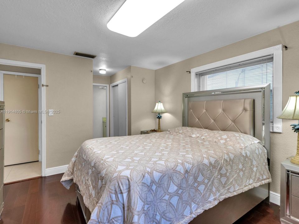 Activo con contrato: $390,000 (2 camas, 2 baños, 1082 Pies cuadrados)