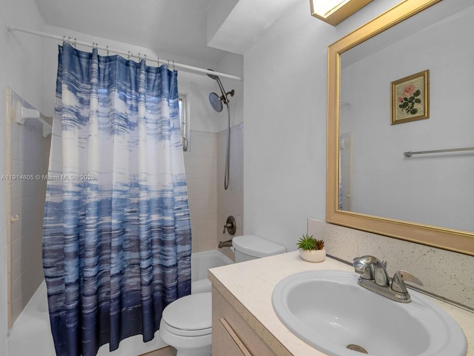 Activo con contrato: $390,000 (2 camas, 2 baños, 1082 Pies cuadrados)