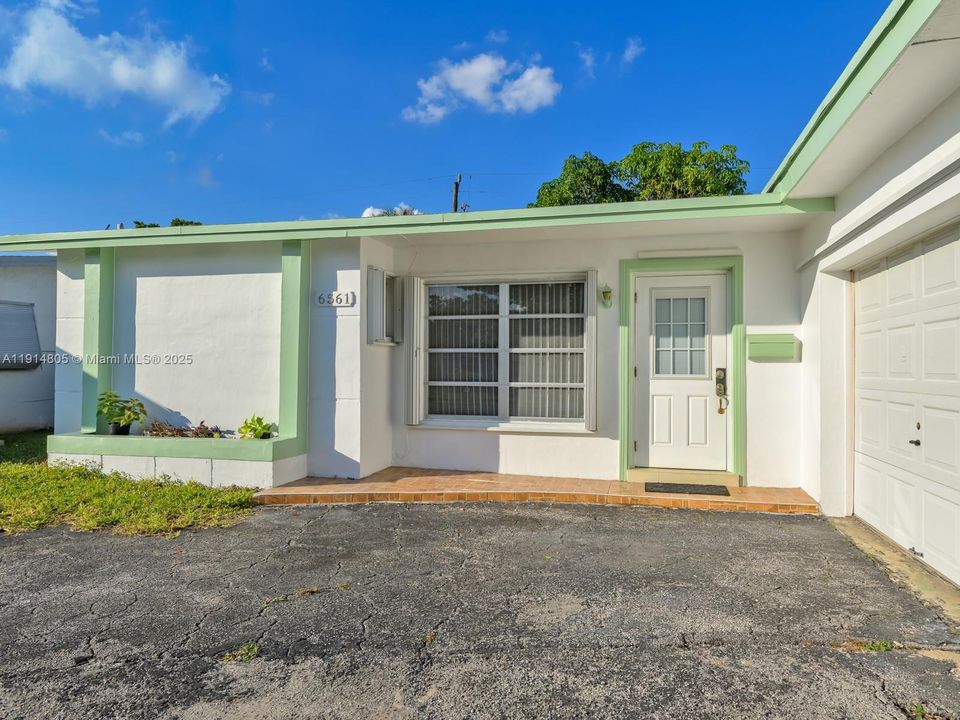 Activo con contrato: $390,000 (2 camas, 2 baños, 1082 Pies cuadrados)