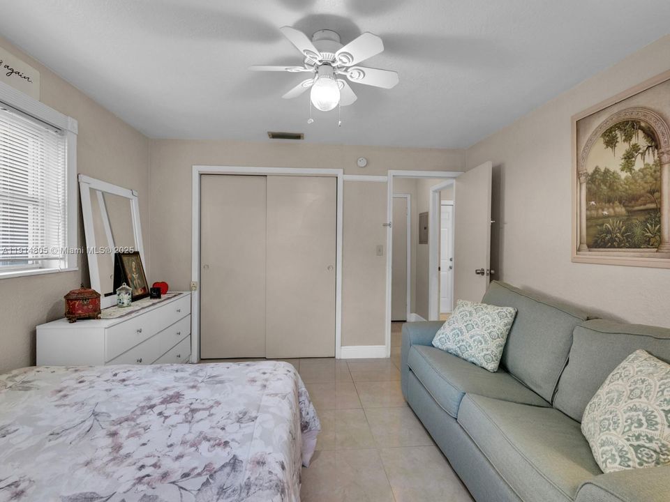 Activo con contrato: $390,000 (2 camas, 2 baños, 1082 Pies cuadrados)