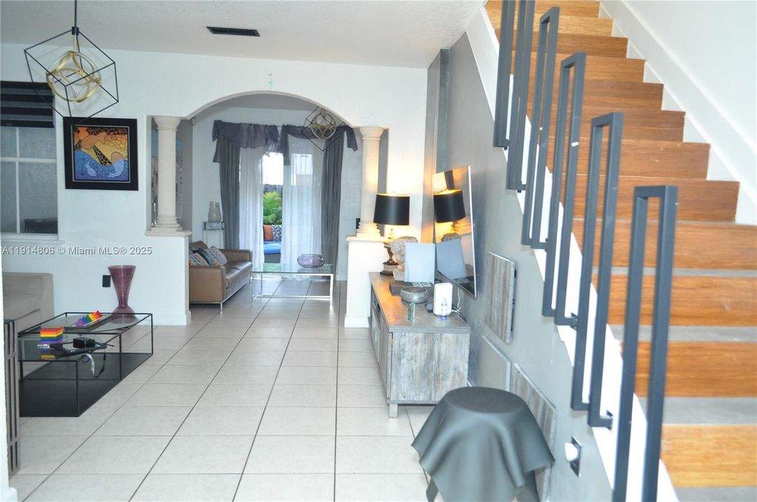 En Venta: $630,000 (3 camas, 2 baños, 1618 Pies cuadrados)