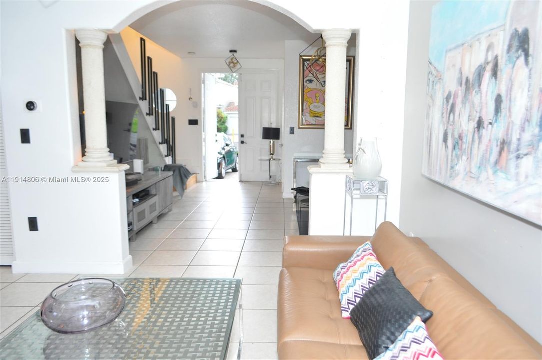 En Venta: $630,000 (3 camas, 2 baños, 1618 Pies cuadrados)