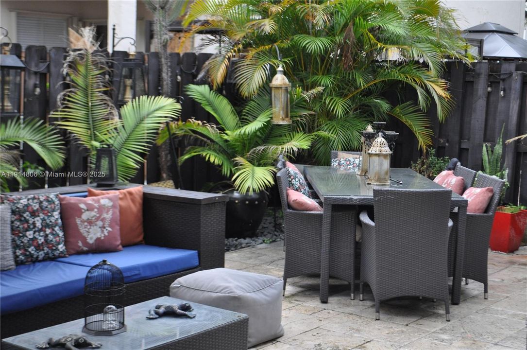 En Venta: $630,000 (3 camas, 2 baños, 1618 Pies cuadrados)