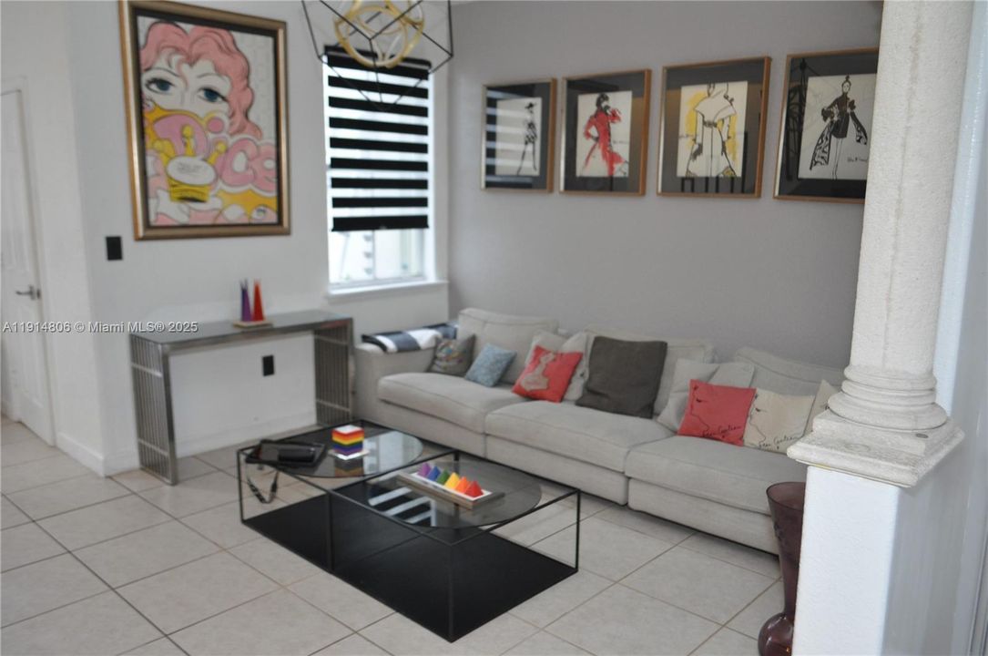 En Venta: $630,000 (3 camas, 2 baños, 1618 Pies cuadrados)