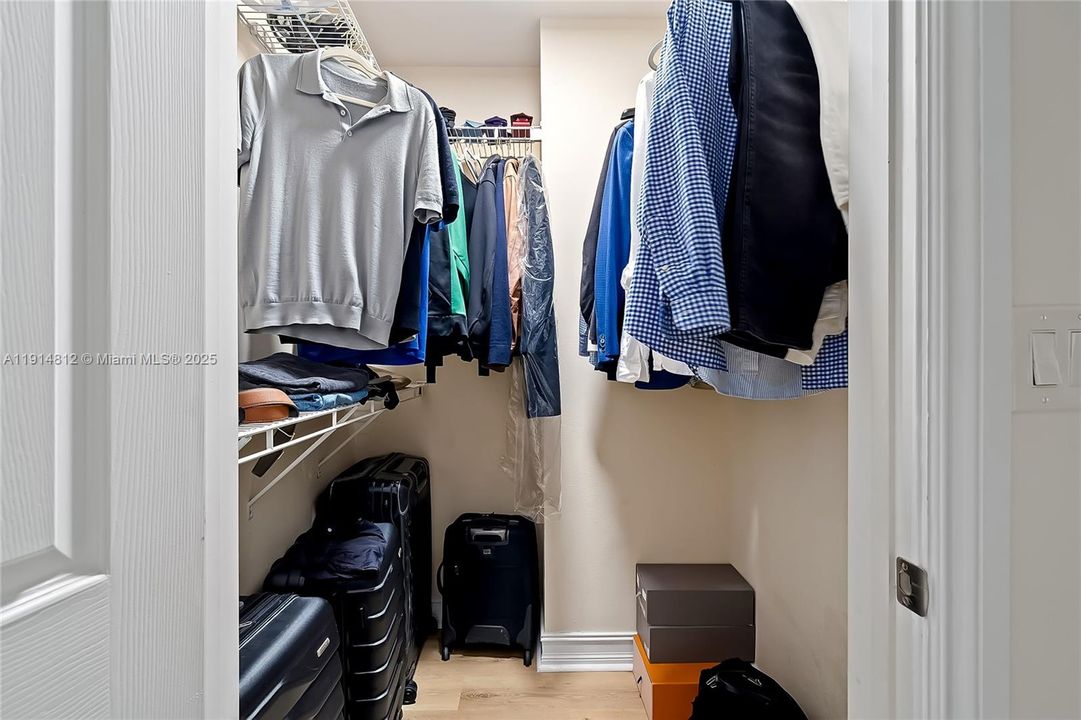 合同活跃: $3,000 (2 贝兹, 2 浴室, 1171 平方英尺)