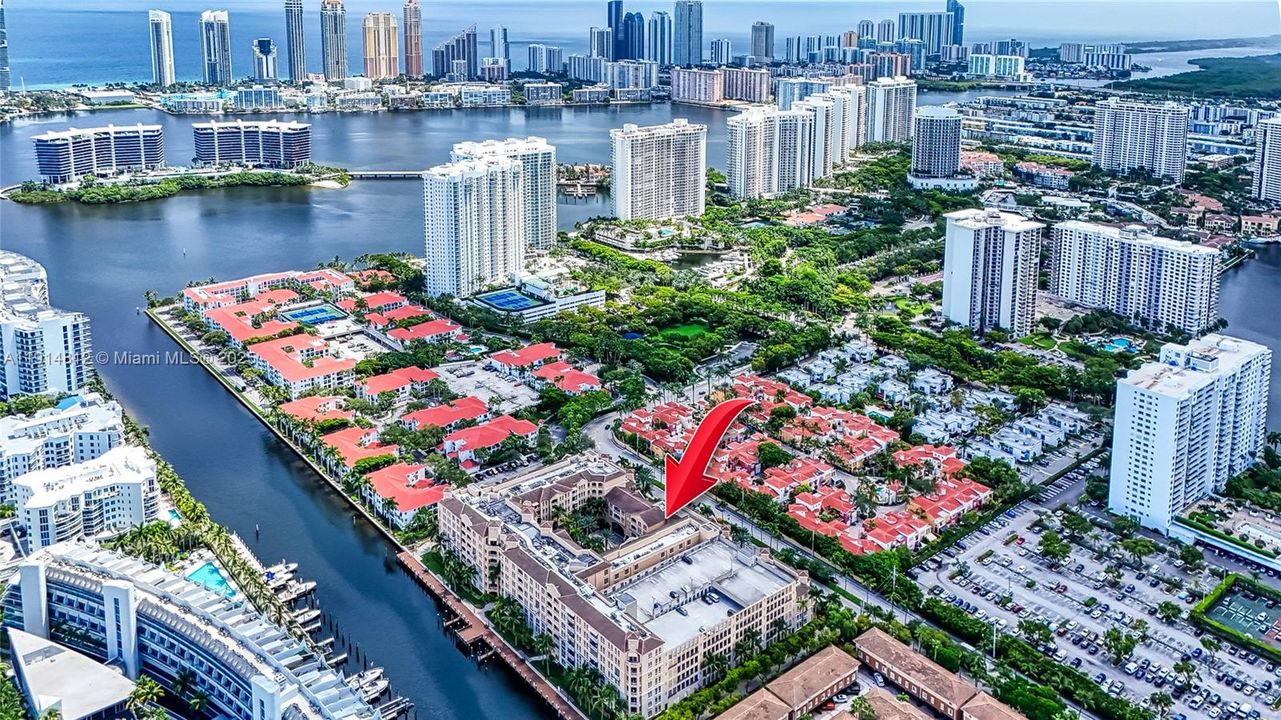 合同活跃: $3,000 (2 贝兹, 2 浴室, 1171 平方英尺)