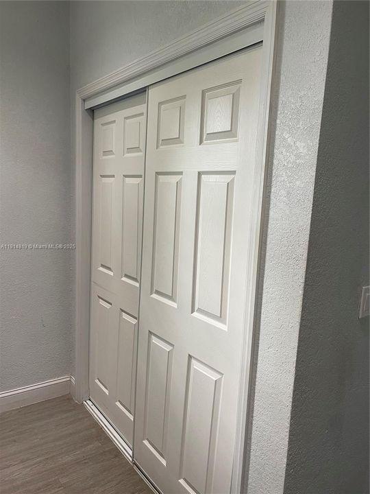 For Rent: $1,300 (1 beds, 1 baths, 400 Square Feet)