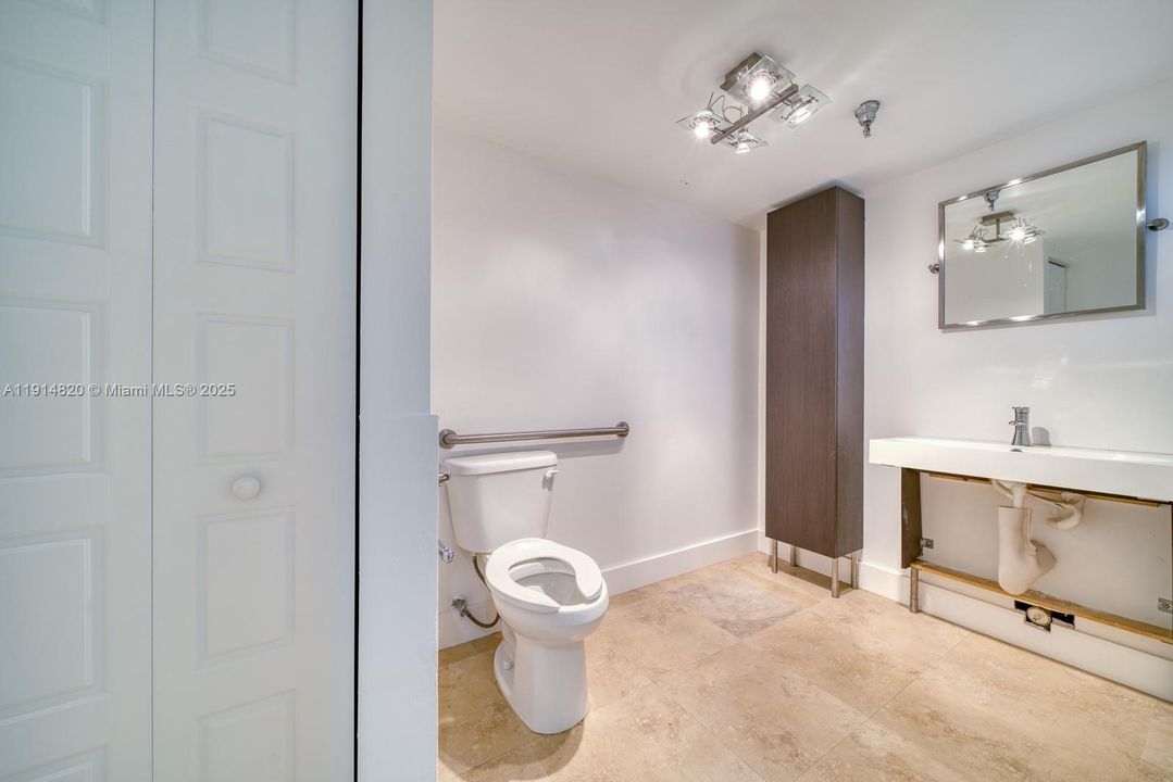 Active With Contract: $2,400 (0 beds, 0 baths, 0 Square Feet)