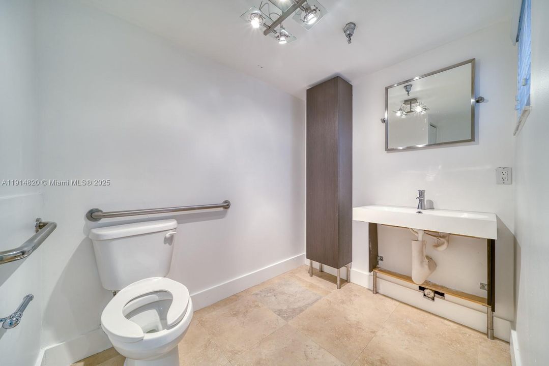 Active With Contract: $2,400 (0 beds, 0 baths, 0 Square Feet)