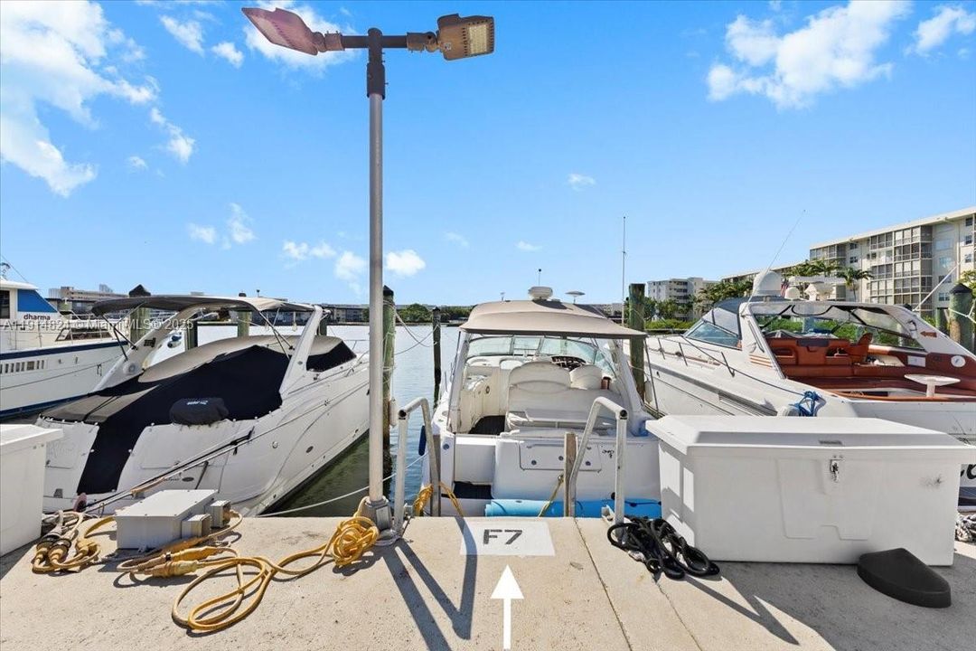 For Rent: $2,000 (1 beds, 1 baths, 1005 Square Feet)