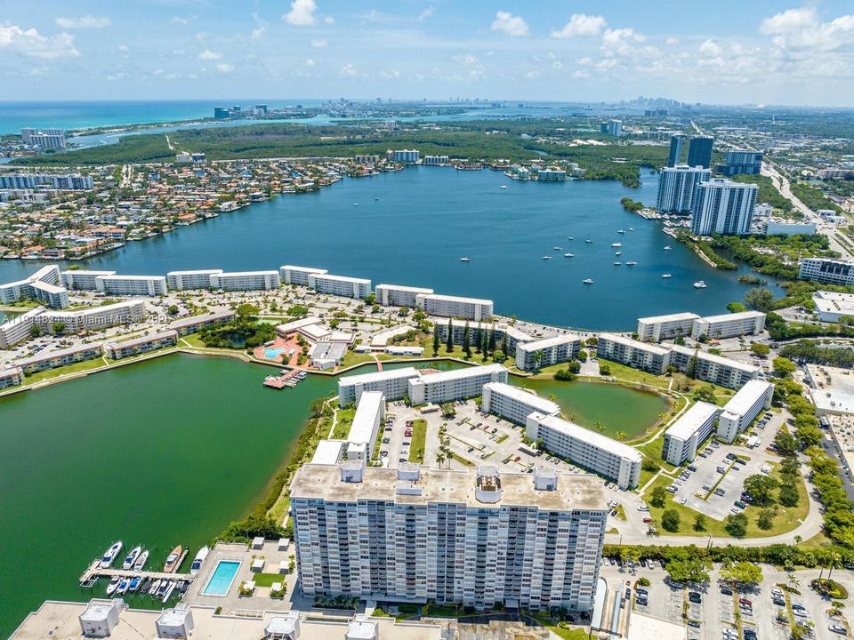 For Rent: $2,000 (1 beds, 1 baths, 1005 Square Feet)