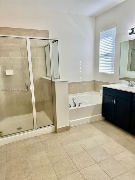 出租: $4,000 (4 贝兹, 3 浴室, 2534 平方英尺)