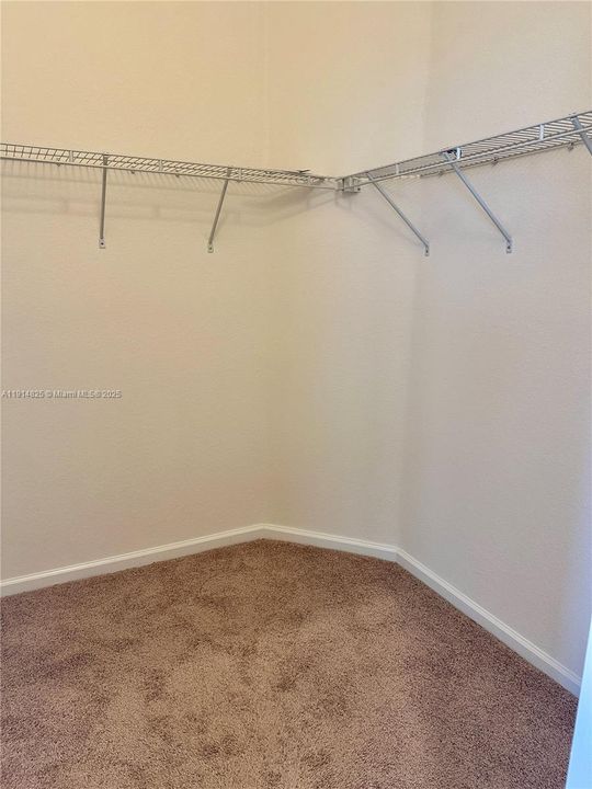 出租: $4,000 (4 贝兹, 3 浴室, 2534 平方英尺)