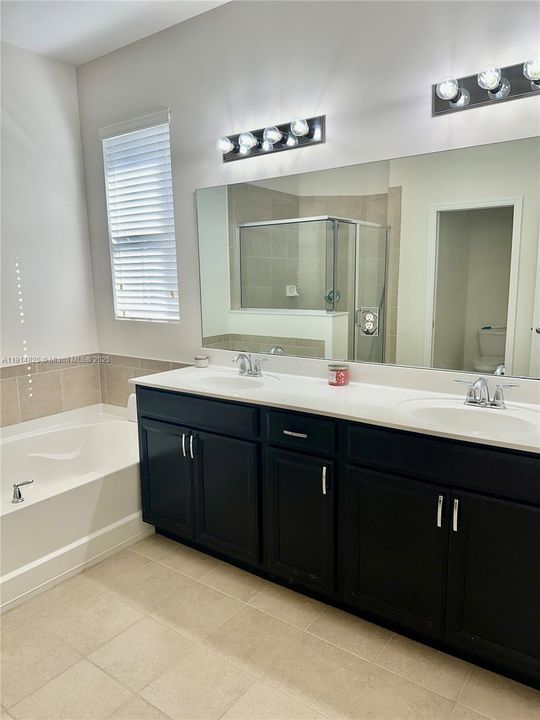 出租: $4,000 (4 贝兹, 3 浴室, 2534 平方英尺)