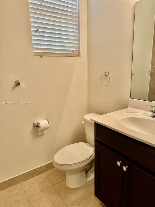 出租: $4,000 (4 贝兹, 3 浴室, 2534 平方英尺)