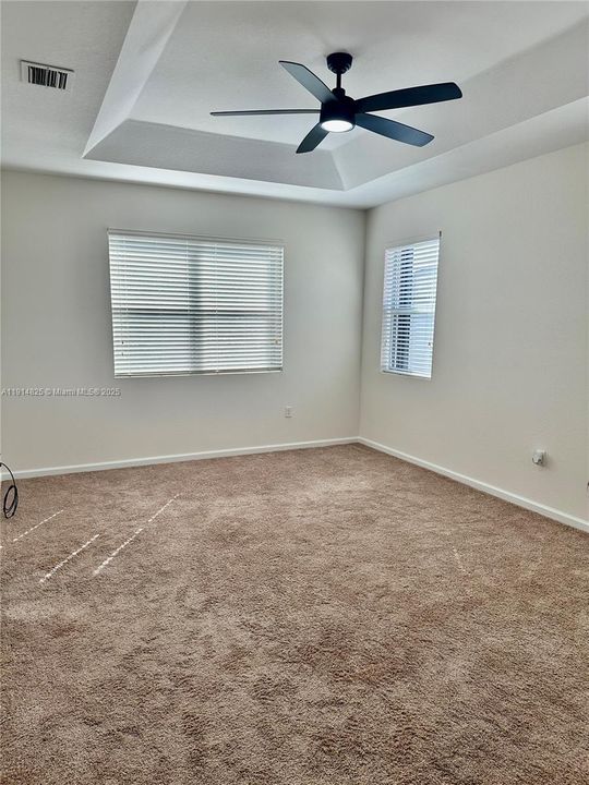 出租: $4,000 (4 贝兹, 3 浴室, 2534 平方英尺)