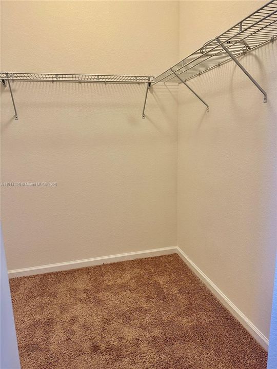 出租: $4,000 (4 贝兹, 3 浴室, 2534 平方英尺)