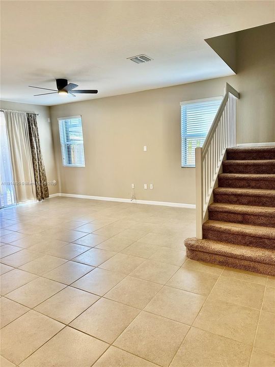 出租: $4,000 (4 贝兹, 3 浴室, 2534 平方英尺)