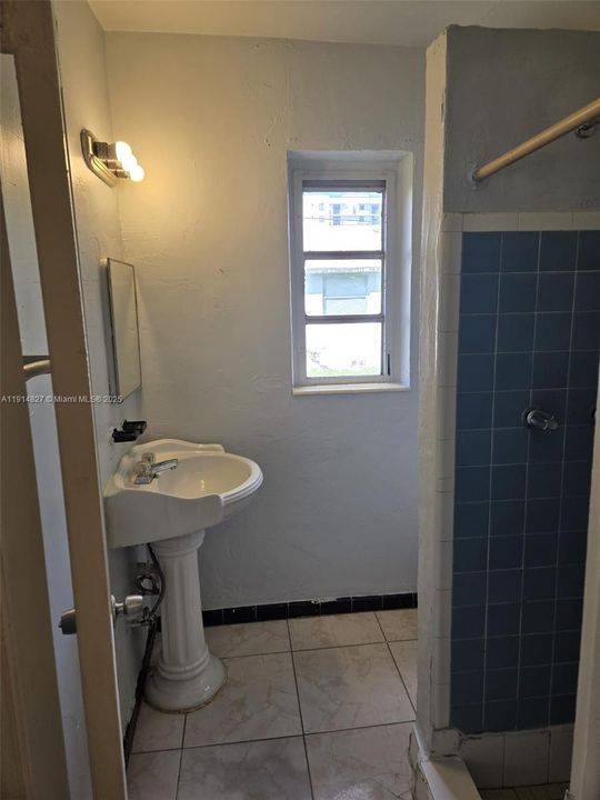 For Rent: $1,250 (0 beds, 1 baths, 400 Square Feet)